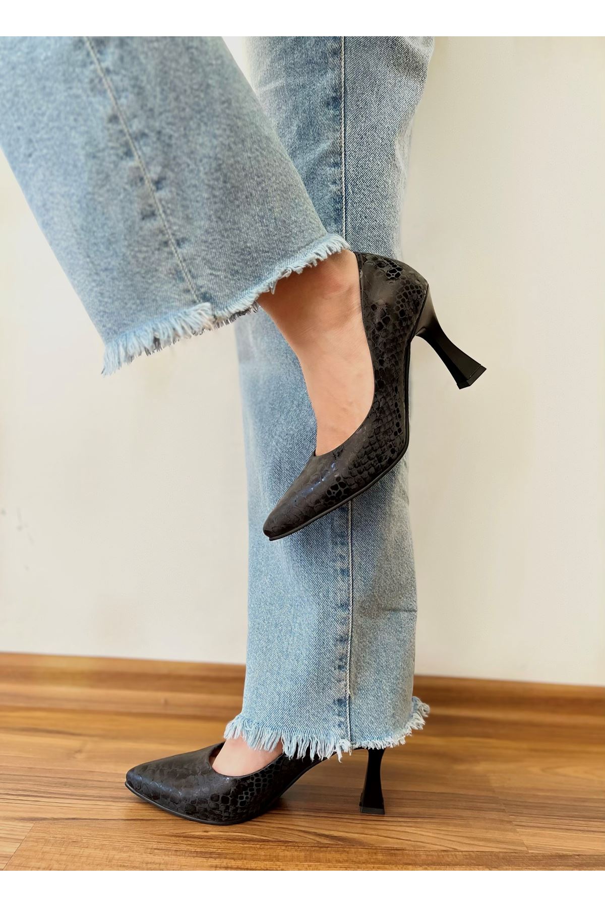 Gerçek Deri Kadın Topuklu Ayakkabı Siyah  Jaze