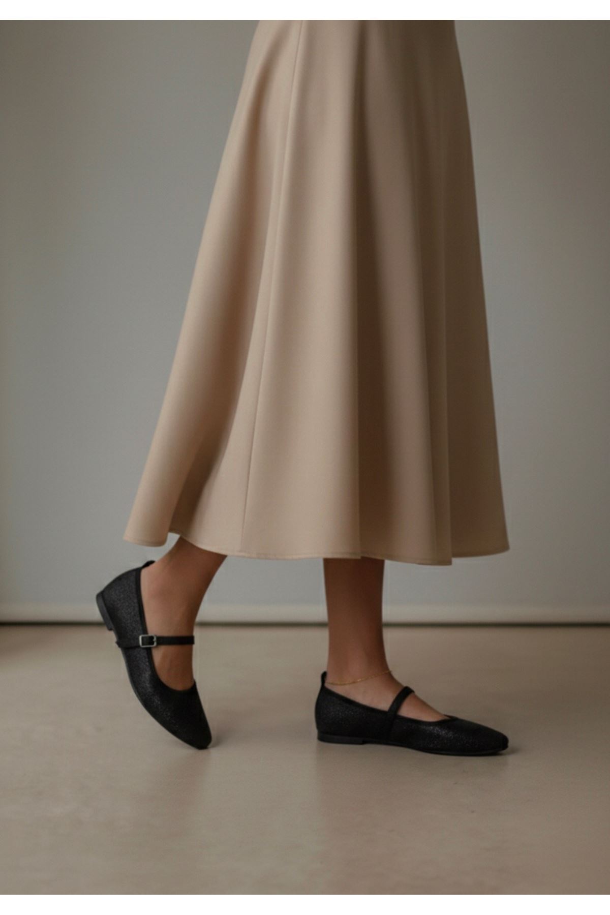 Siyah Kadın Tokalı   Babet  Sofia