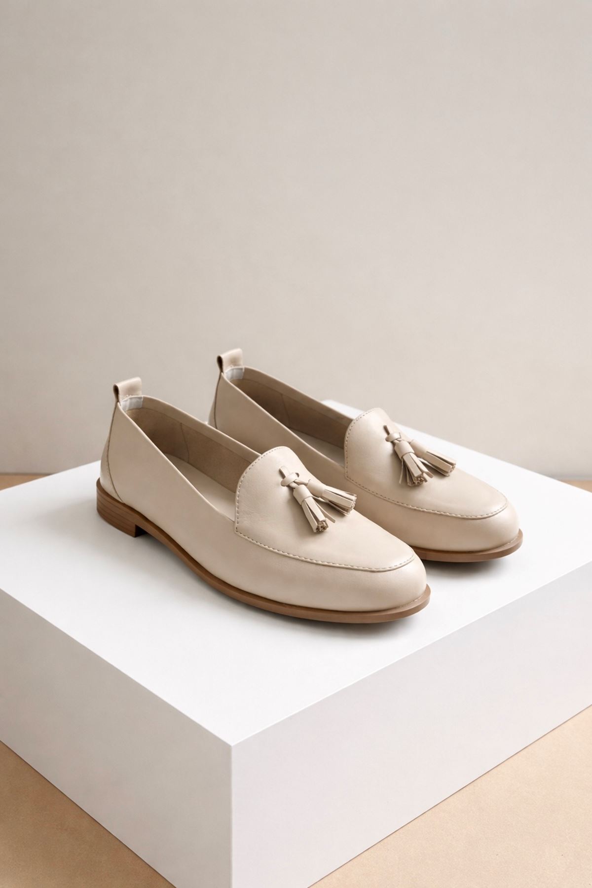 Gerçek Deri Bej  Püsküllü Kadın Loafer Mona
