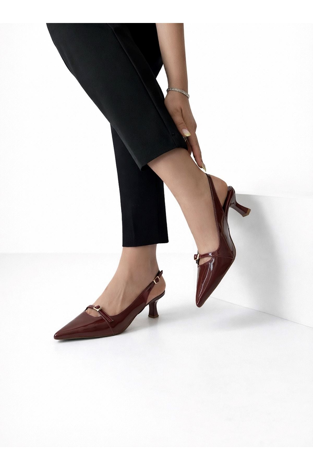  Kadın Tokalı  Topuklu  Ayakkabı Bordo Showy
