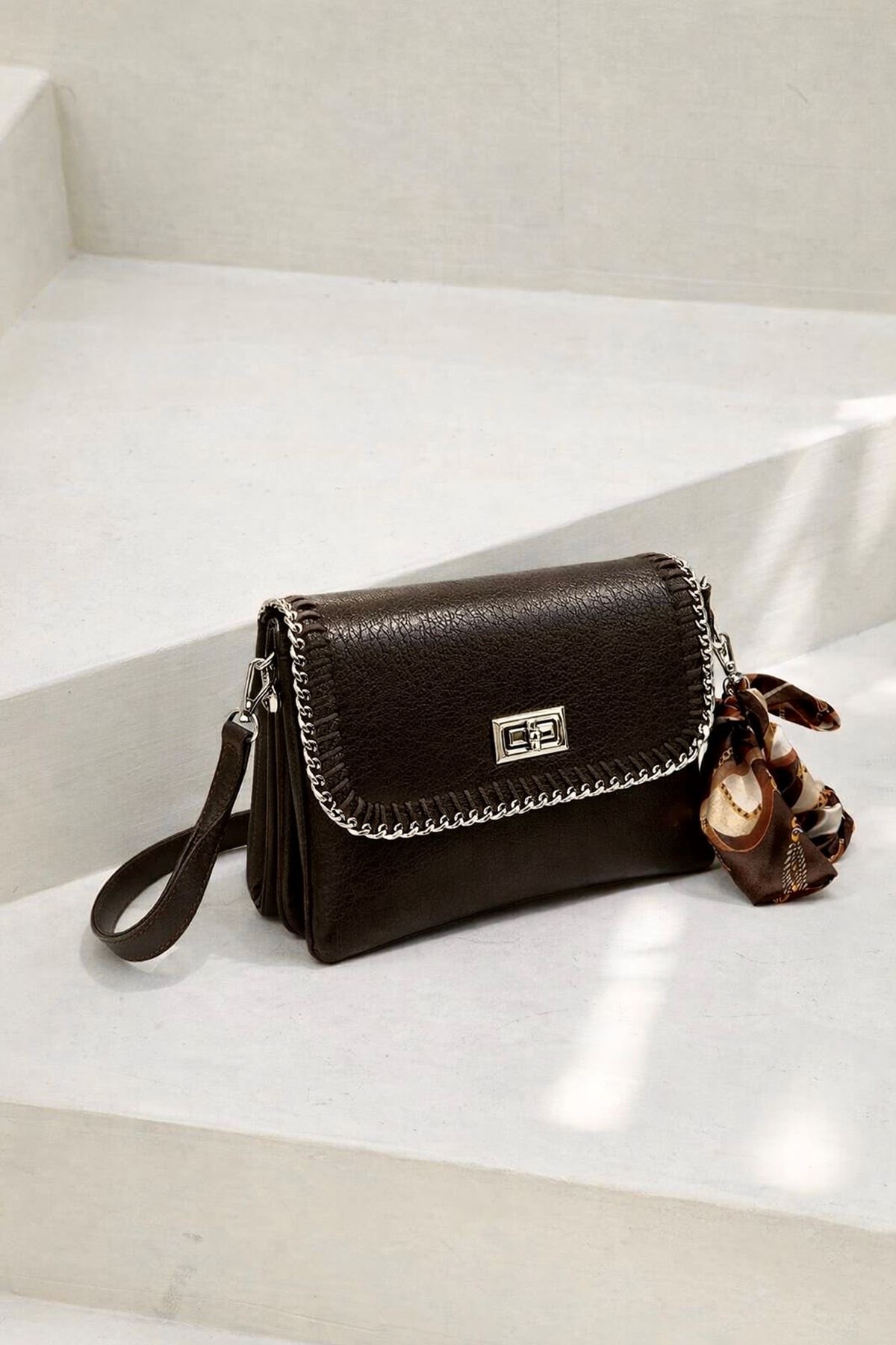 Kadın Metal Kilitli Fularlı Kahverengi  Omuz ve El  Çantası Zoin