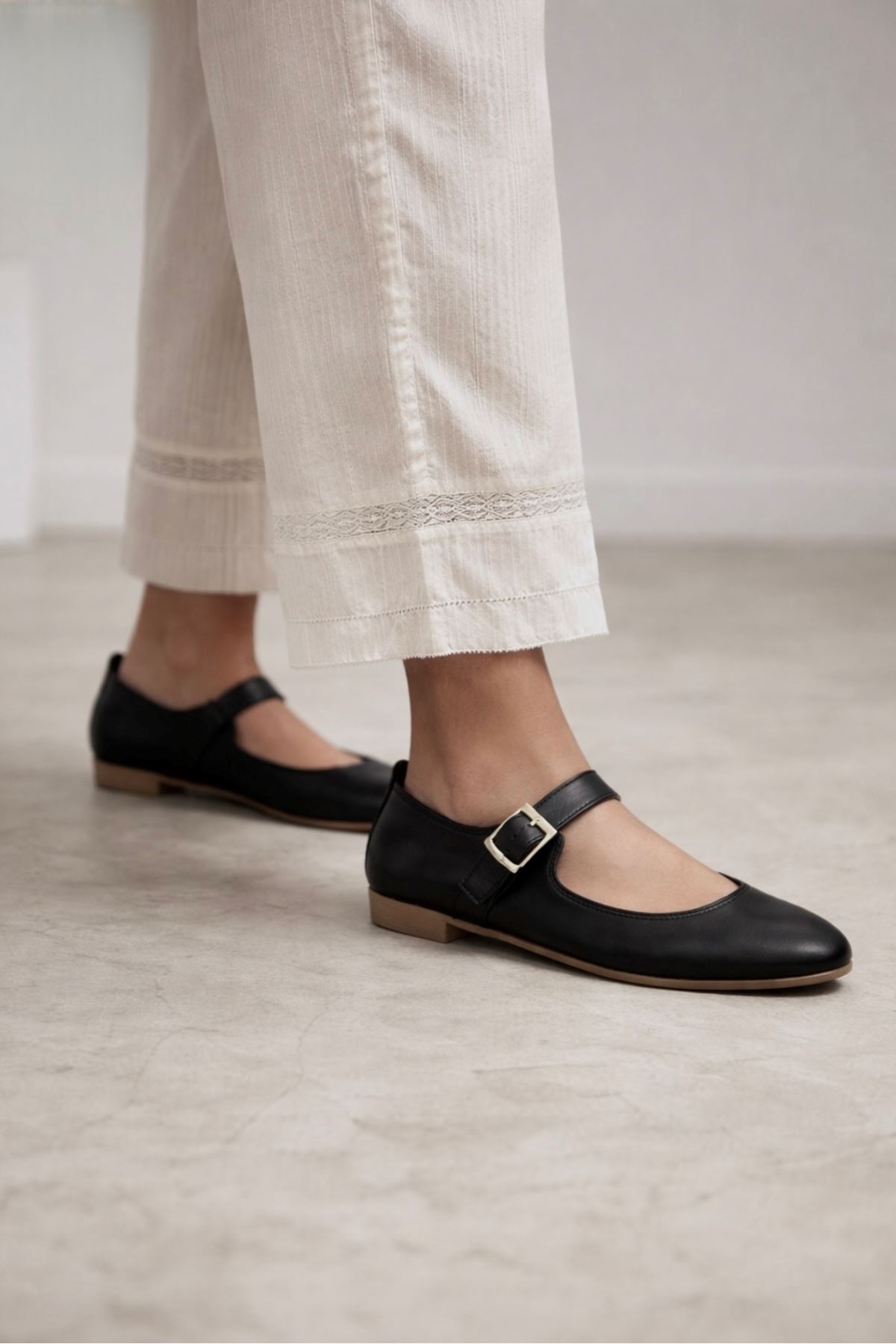 Gerçek Deri Kadın Babet  Siyah  Tokalı Montera 